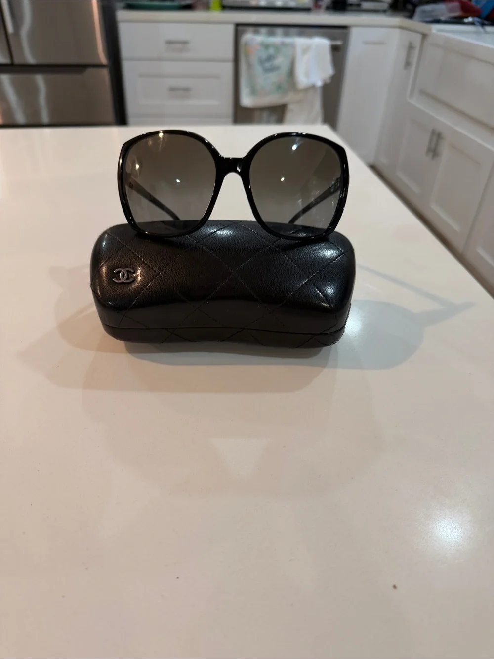 CHANEL Black Sunglasses with Dark Smoke Lenses vintage Y2K